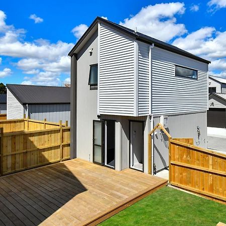 4 Bedroom Home Fully Furnished In Papakura, Auckland Exterior photo